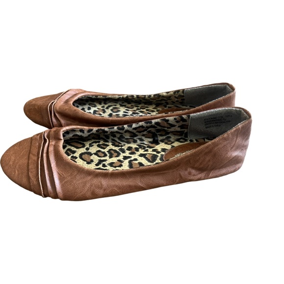 Charles Albert Cognac Flats with Animal Print Lining Size 8 - Picture 2 of 5